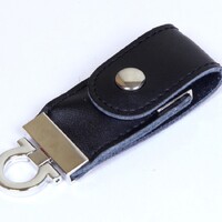 Фото товара USB-флешка на 8 Гб в виде брелка, черный